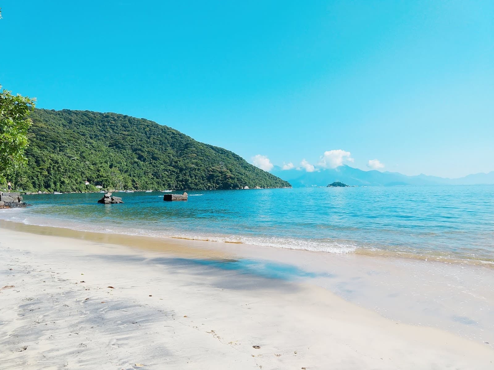 Praia Preta Abraão - Image 1