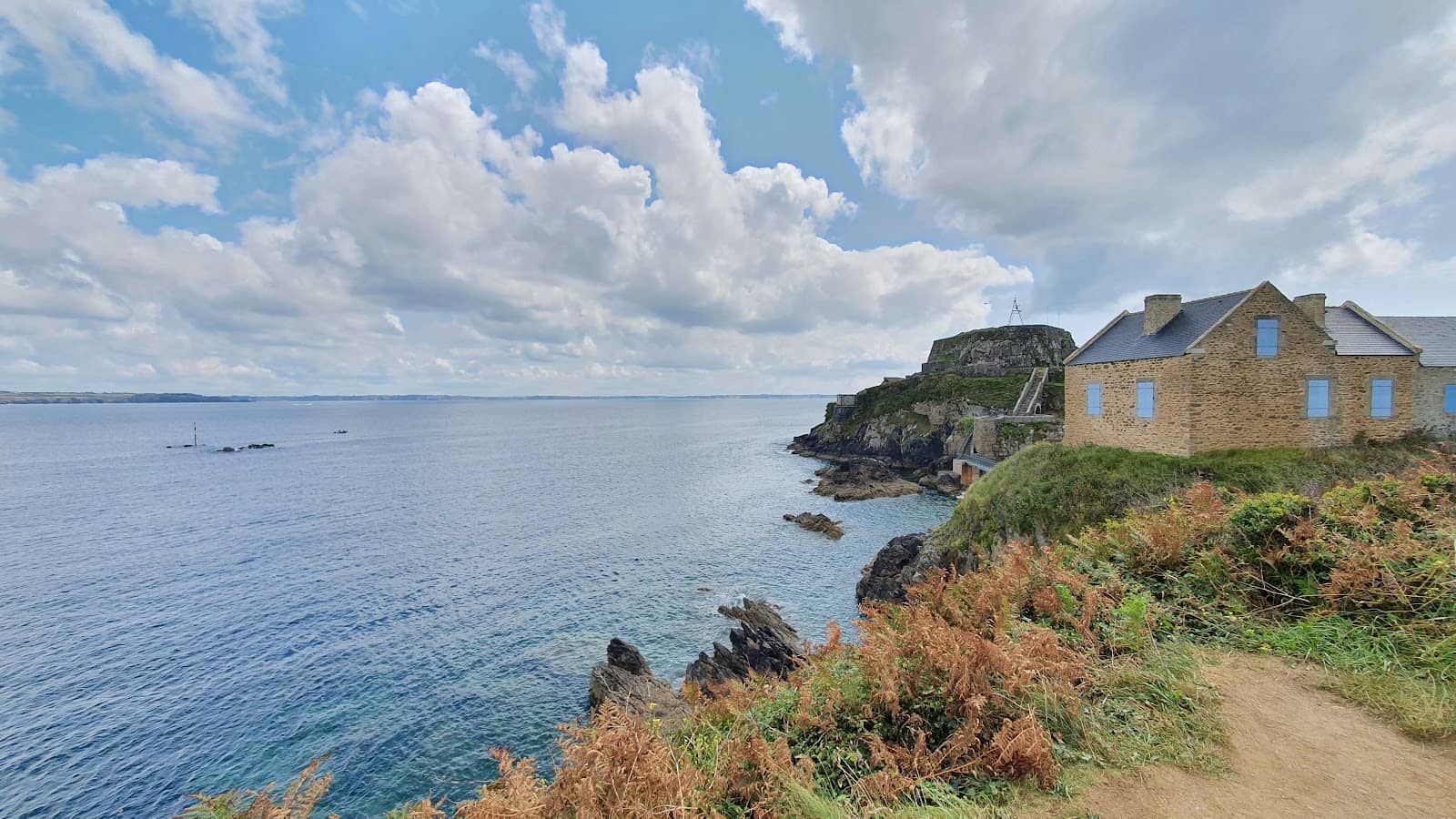 Sheltered Coastal Ambiance