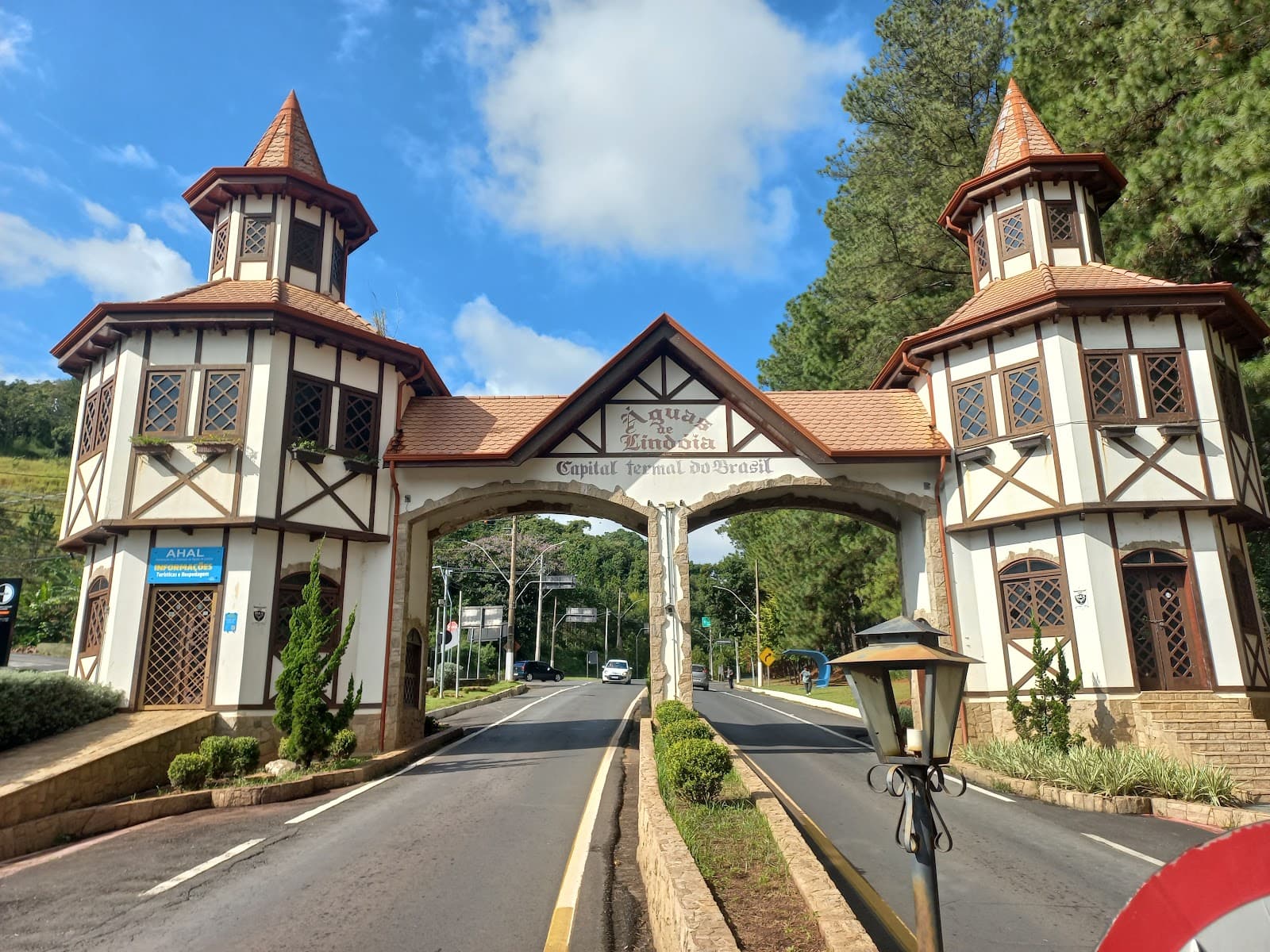 Portal de Águas de Lindóia - Image 1