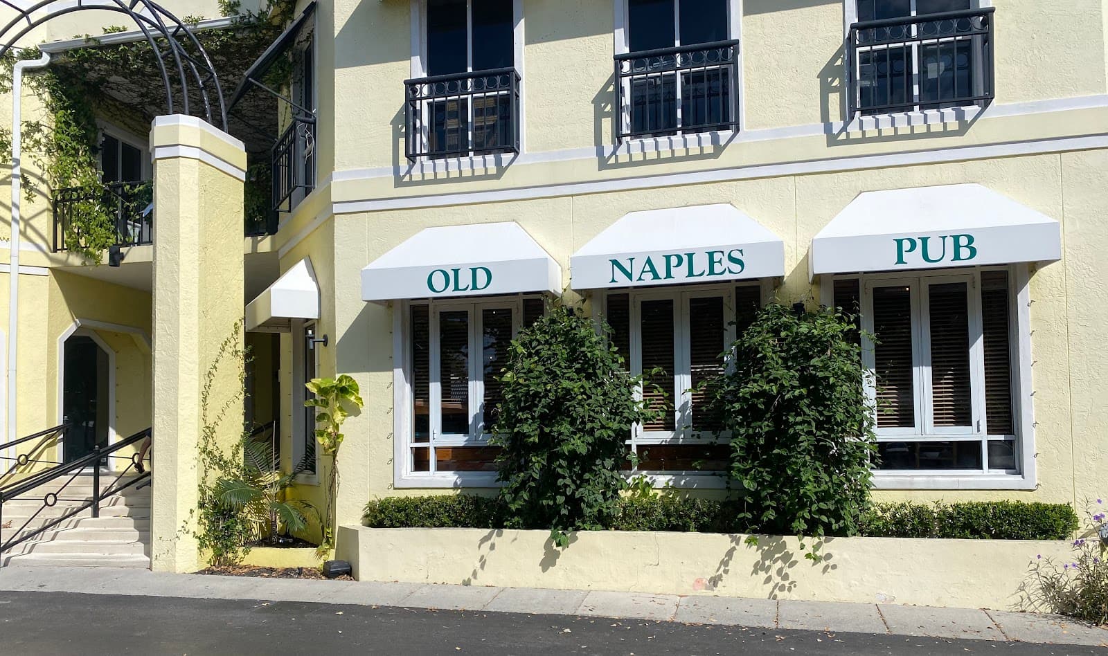 Old Naples Pub - Image 1