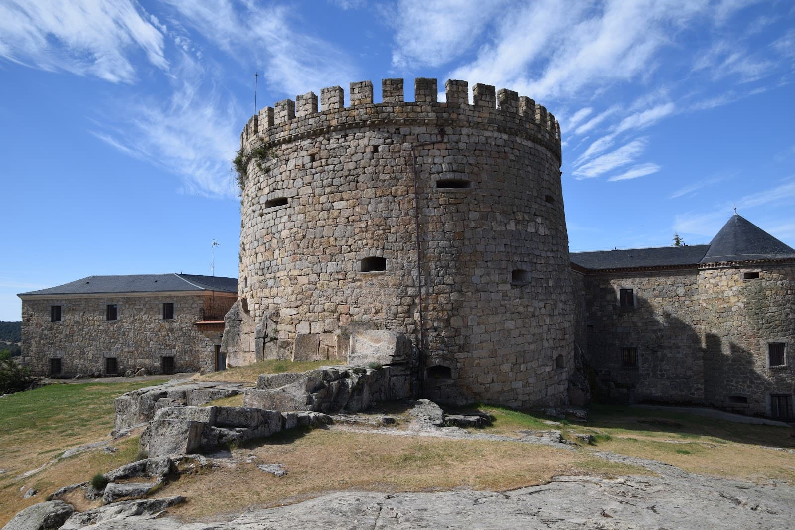 Castle of Magalia Las Navas del Marqués - Image 1