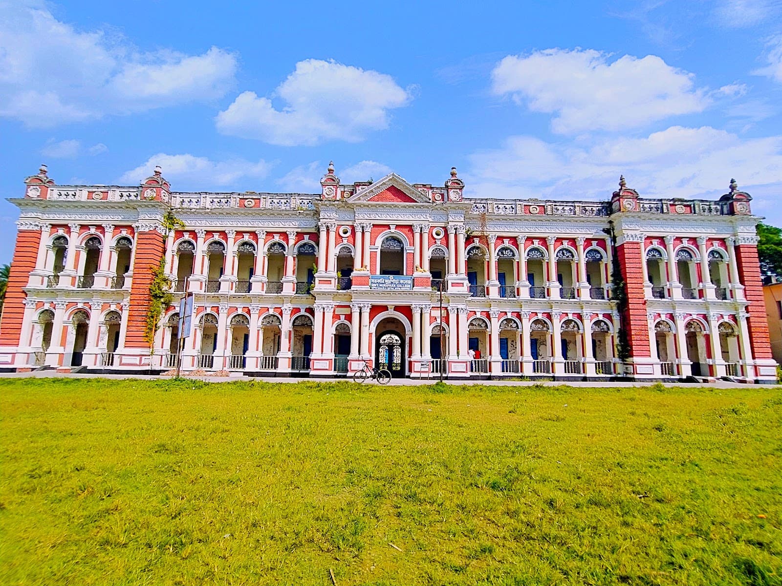 Murapara Rajbari - Image 1
