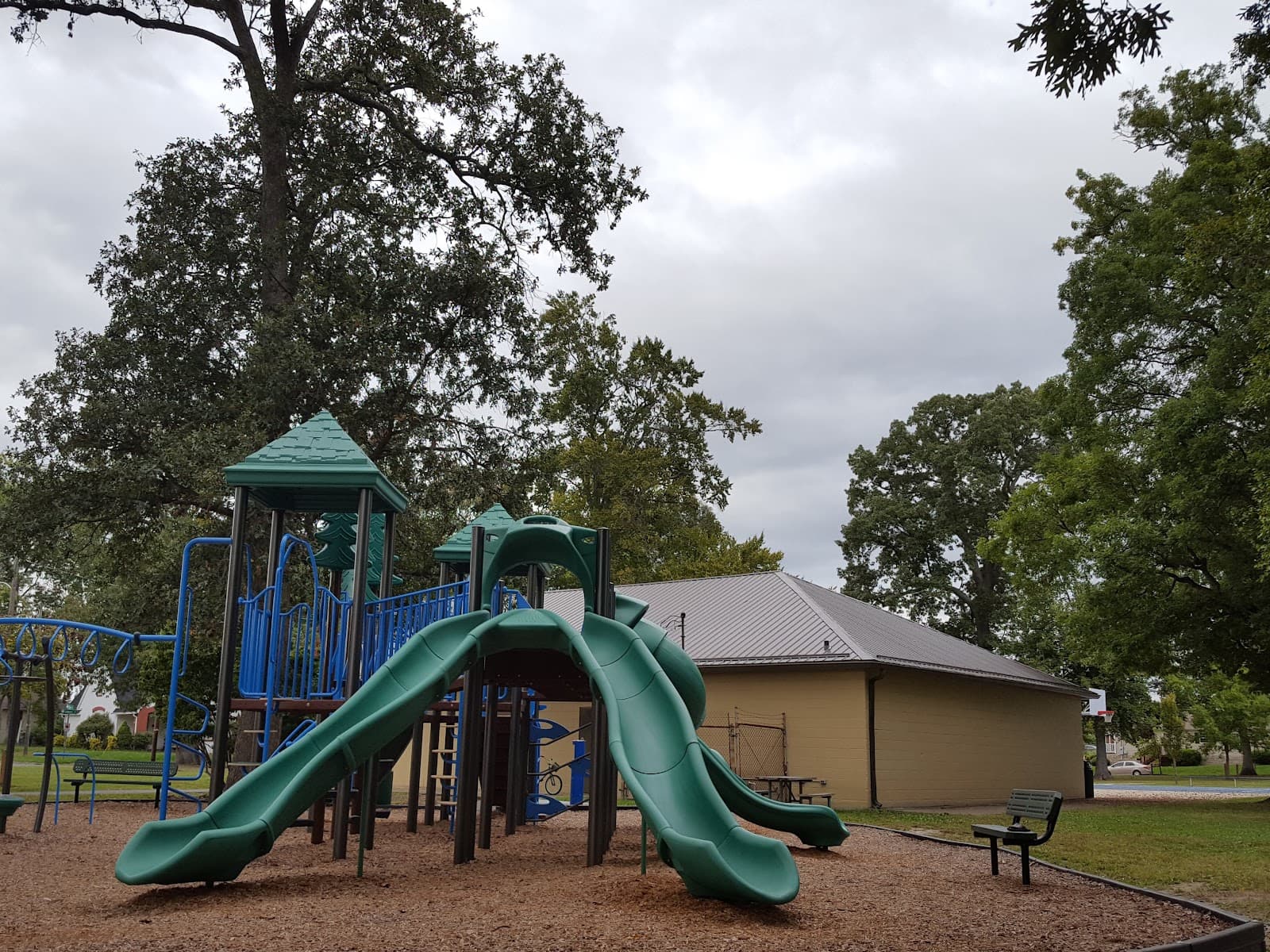 Borden Park - Image 1