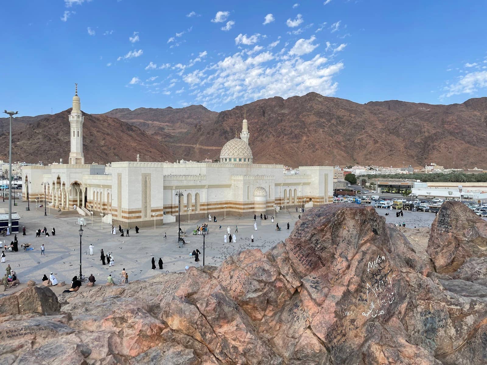 Proximity to Uhud Mountain