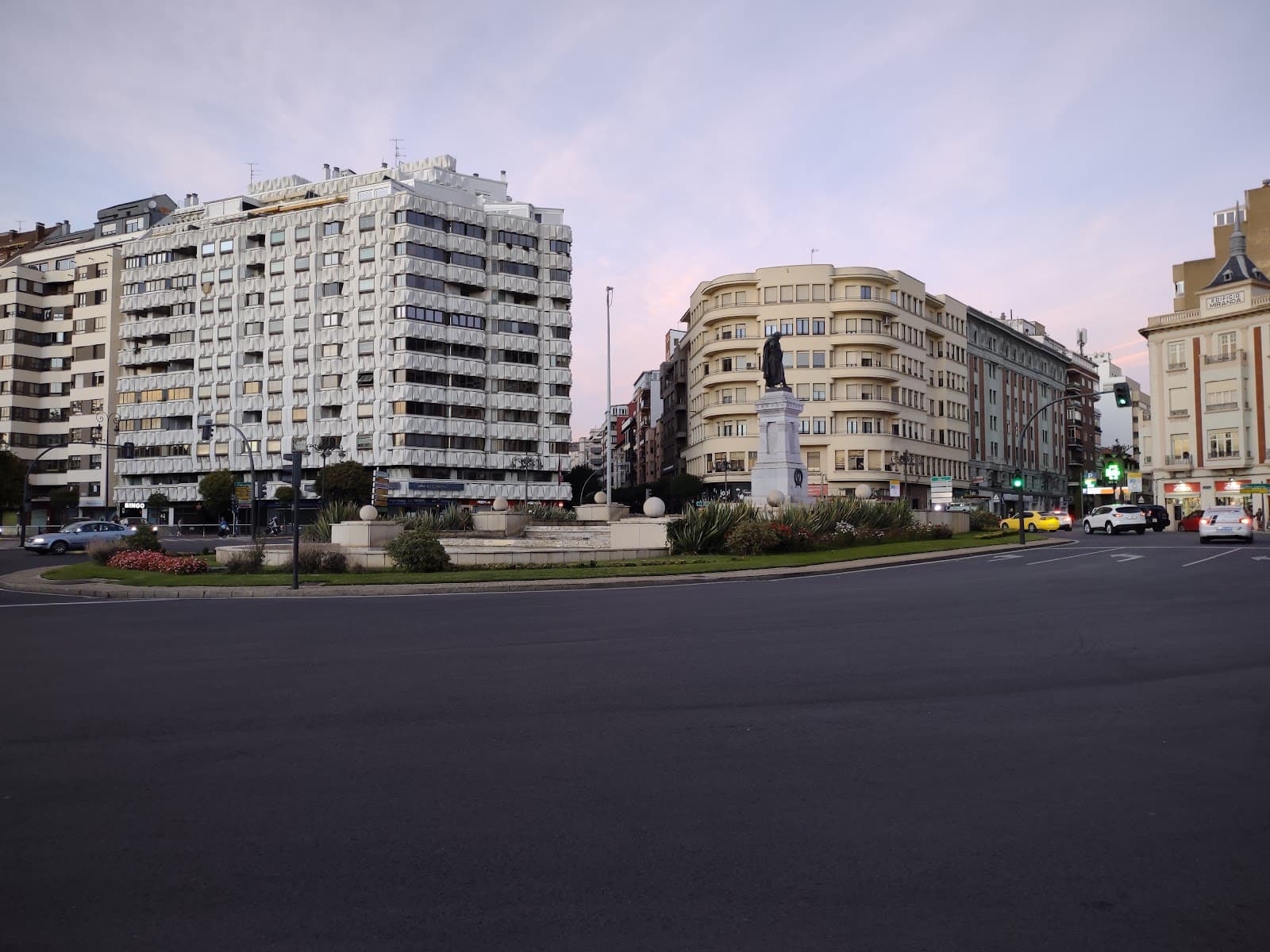 Plaza de Guzmán el Bueno - Image 1