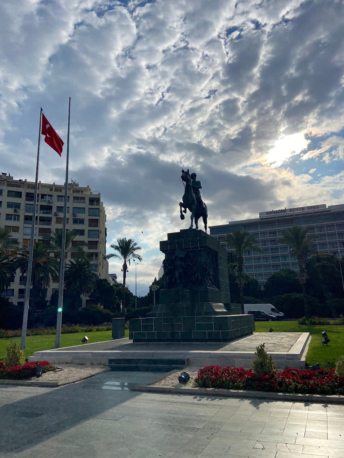 Gündoğdu Square - Image 1