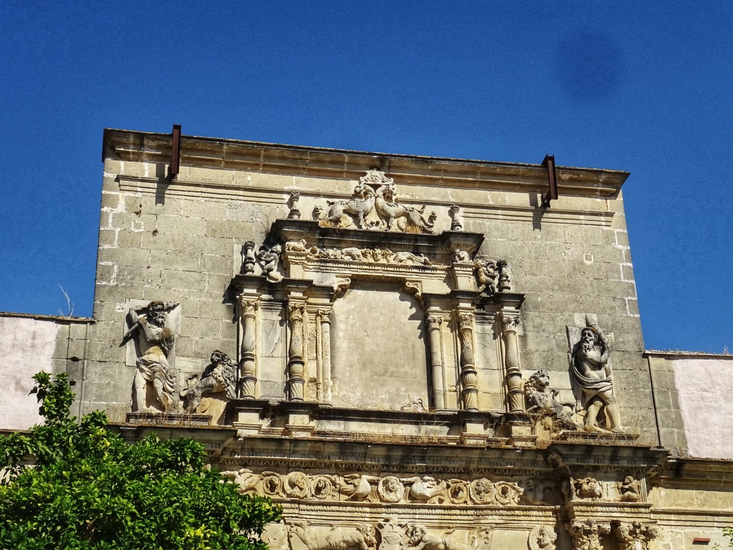 Palacio Riquelme - Image 1