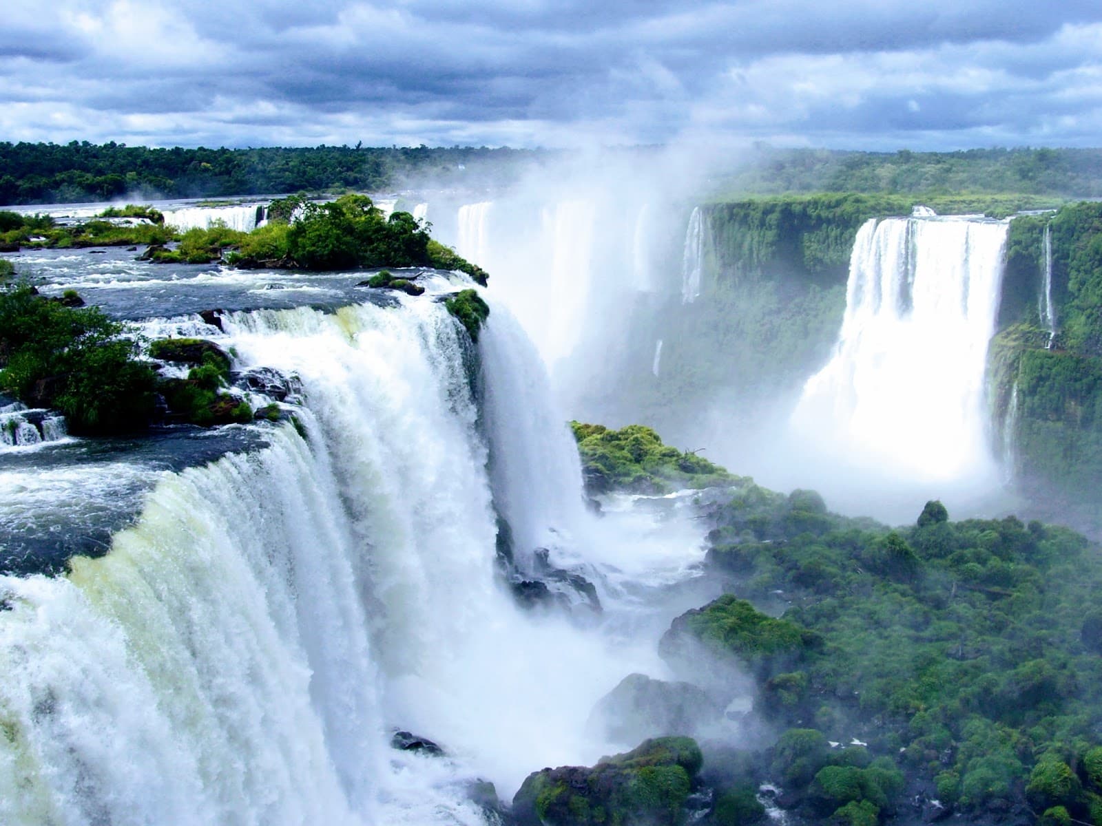 Devil's Throat Walkway Iguazu Falls - Image 1