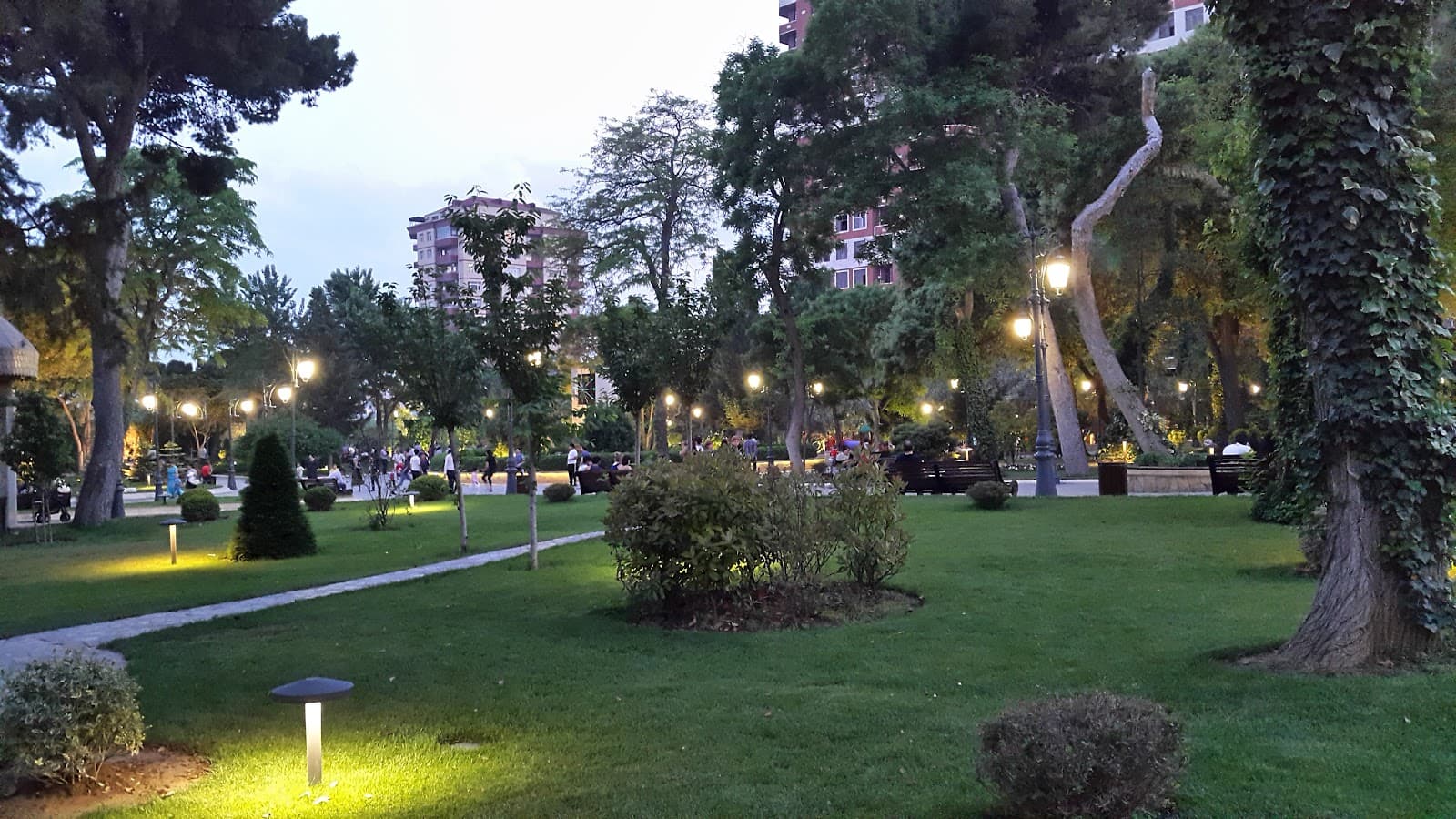 Officers Park Zabitlər Parkı - Image 1