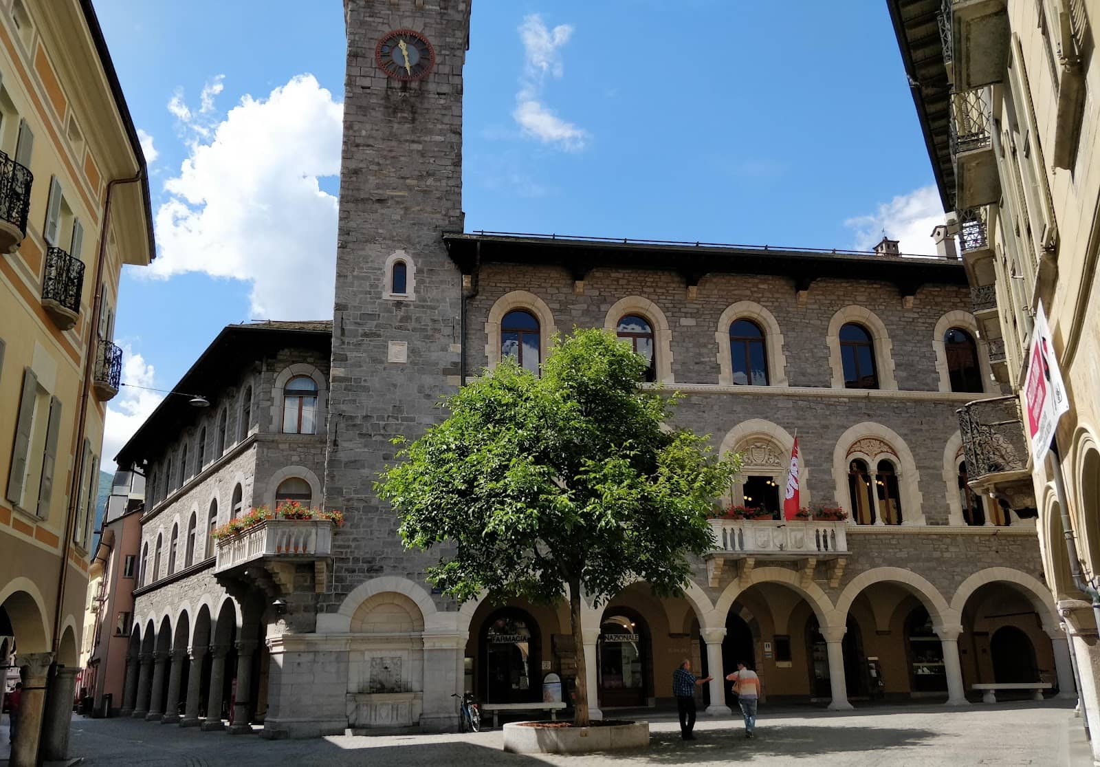 Local Cafes and Bistros