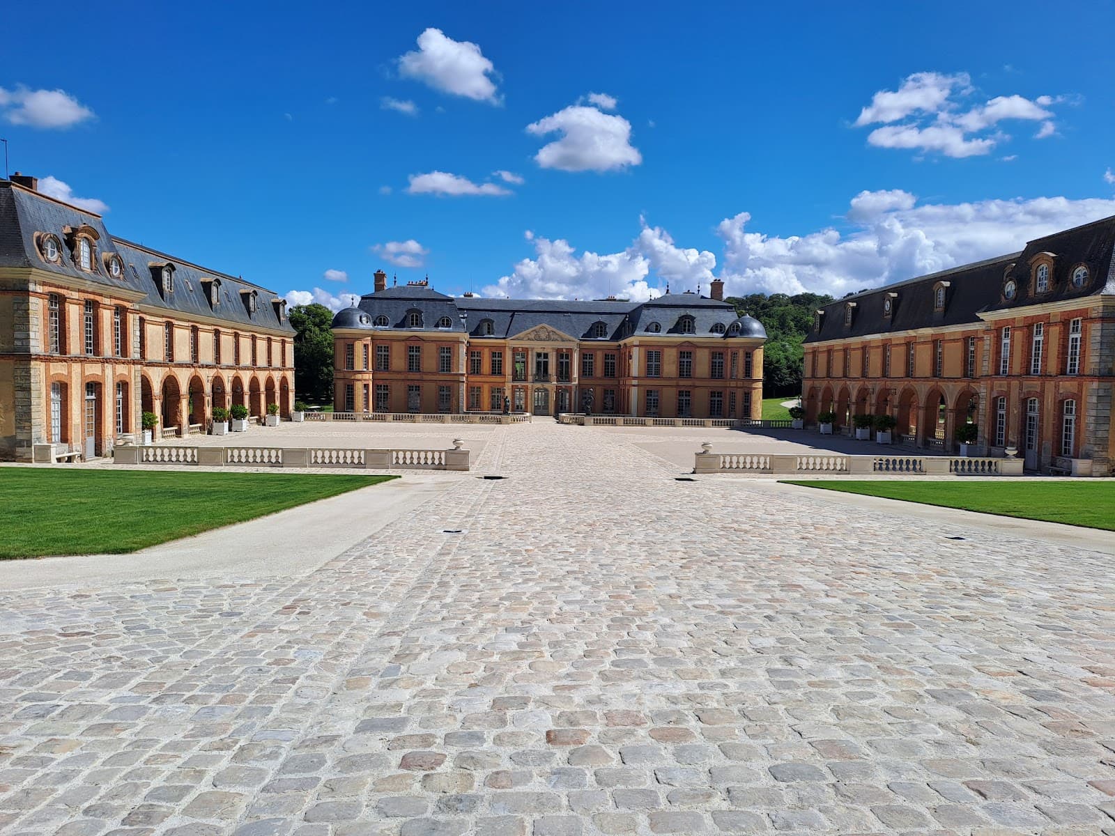 Château de Dampierre - Image 1