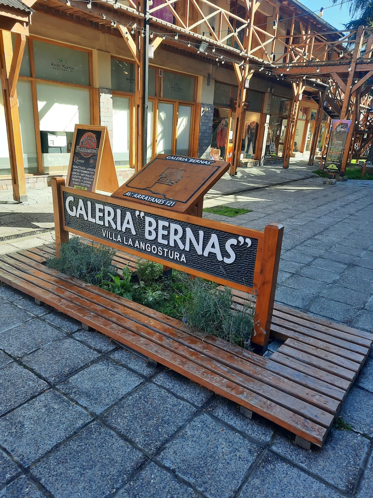 Centro Comercial Villa La Angostura - Image 1