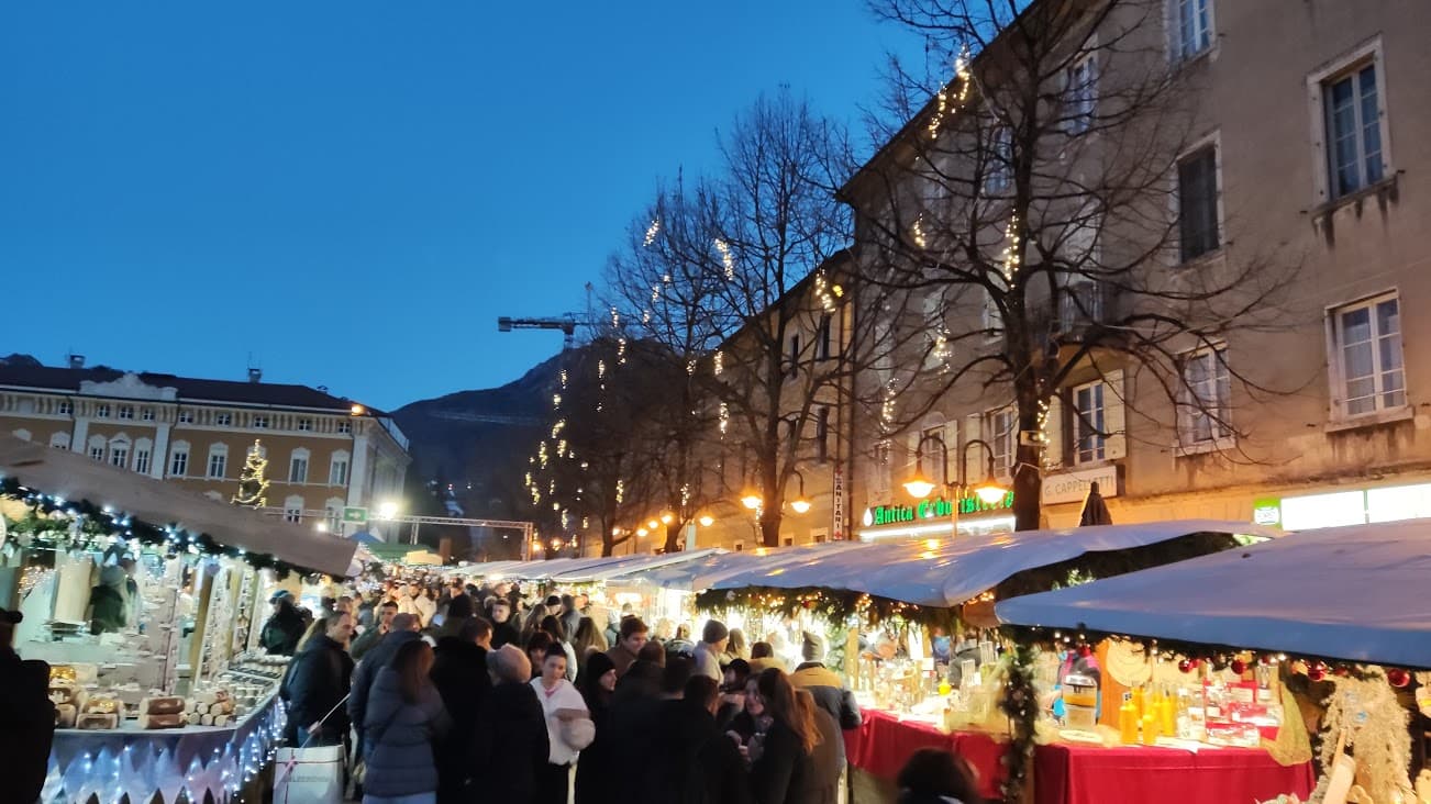 Piazza Fiera Market - Image 1