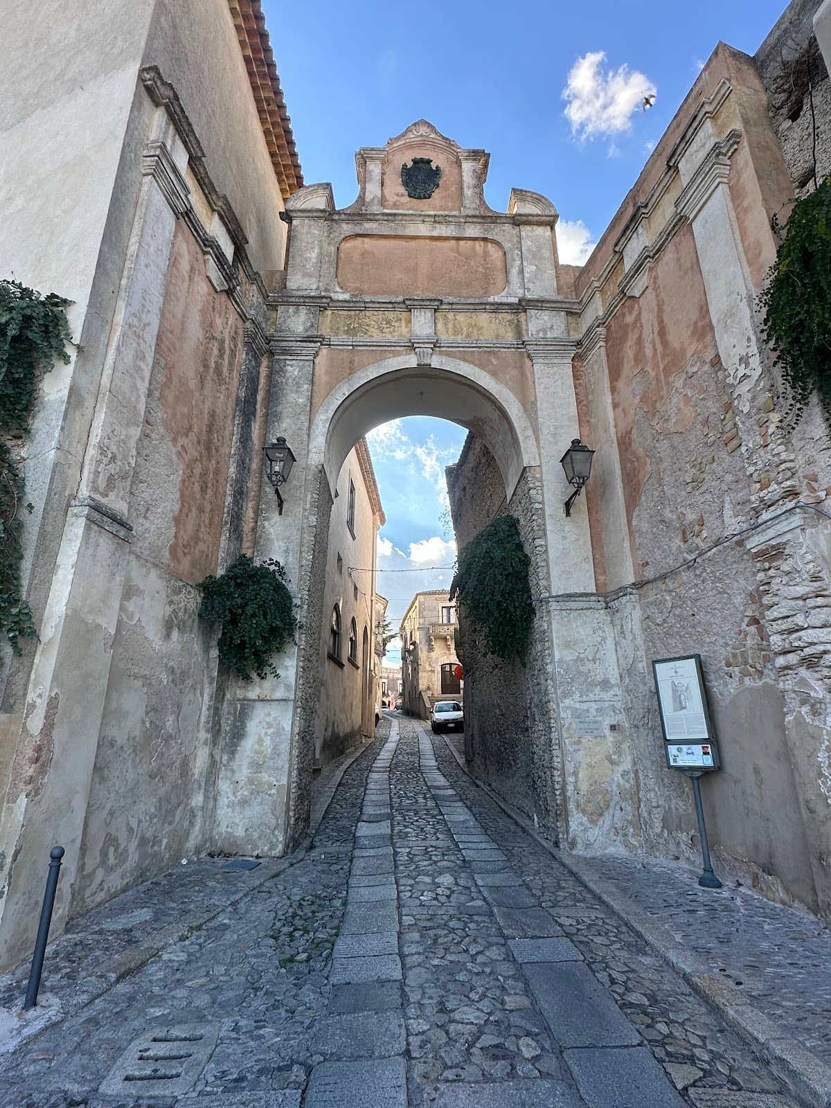 Labyrinthine Streets