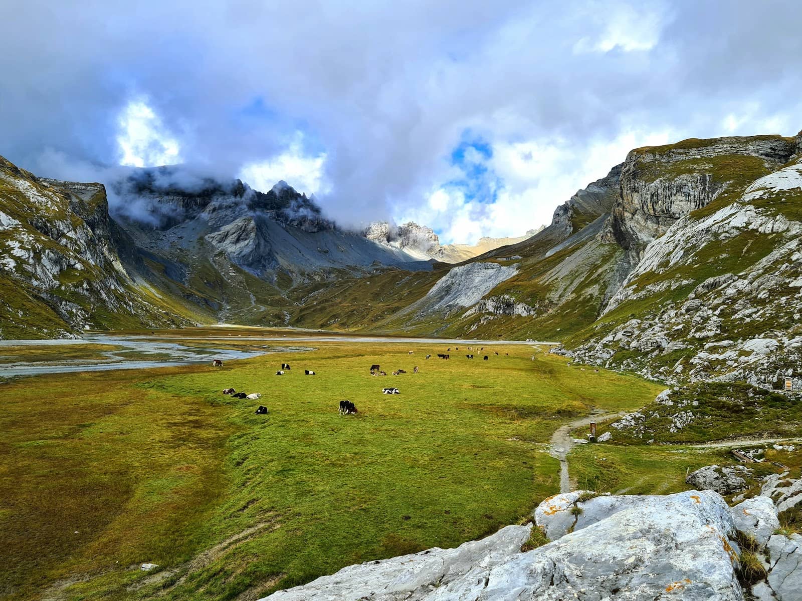 Panoramic Mountain Views