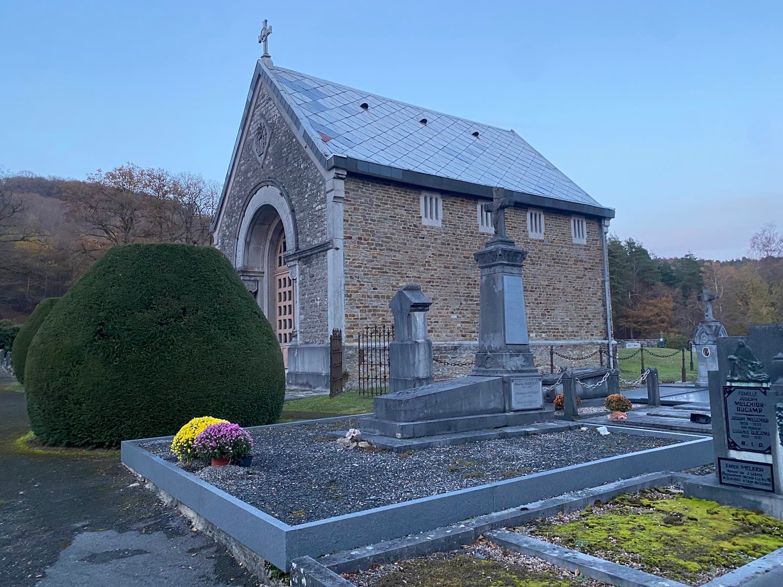 La Roche Communal Cemetery - Image 1