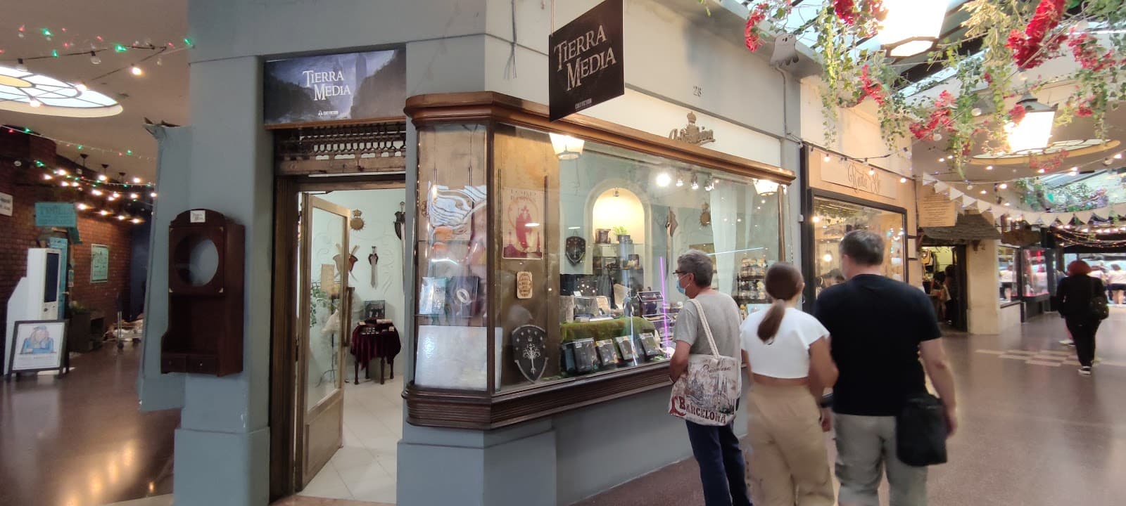 Gothic Quarter Shops - Image 1