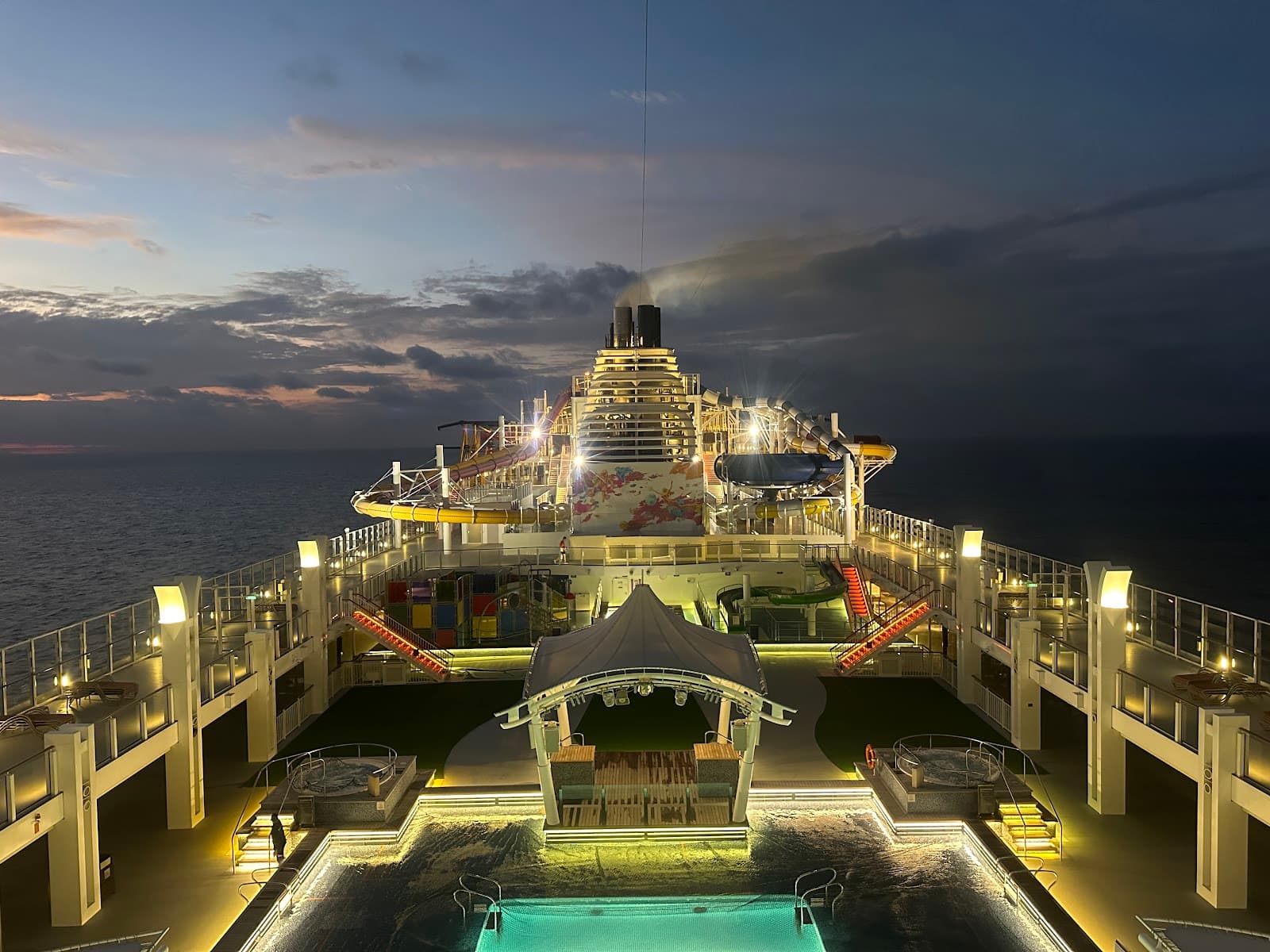 Top Deck Genting Dream - Image 1