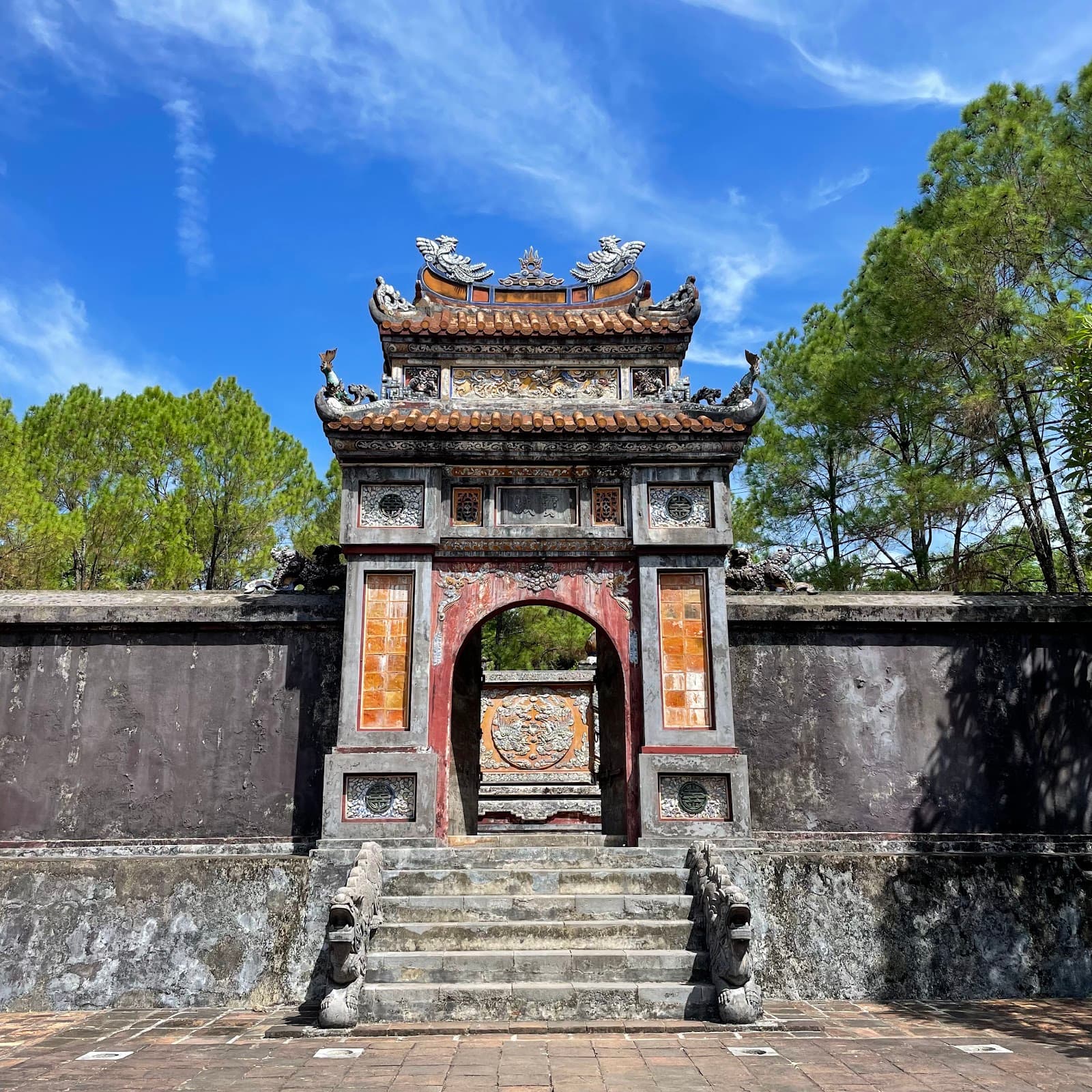 Duc Duc Tombs An Lang - Image 1