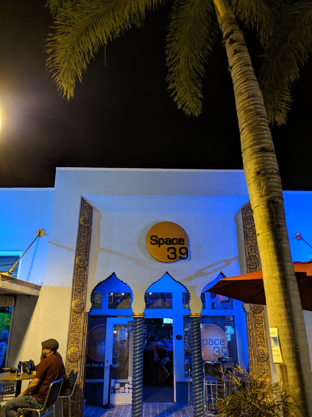 Patio de Leon - Image 1