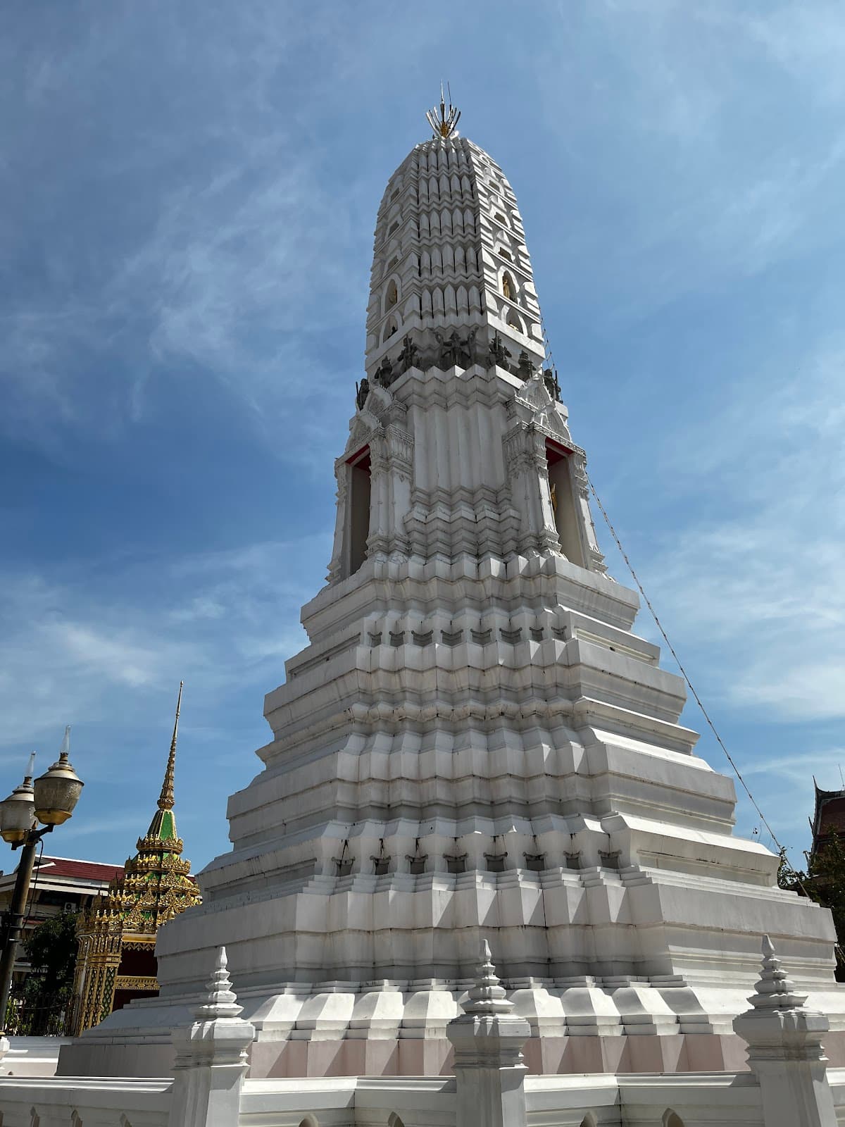 Wat Rakhang Khositaram Bangkok - Image 1