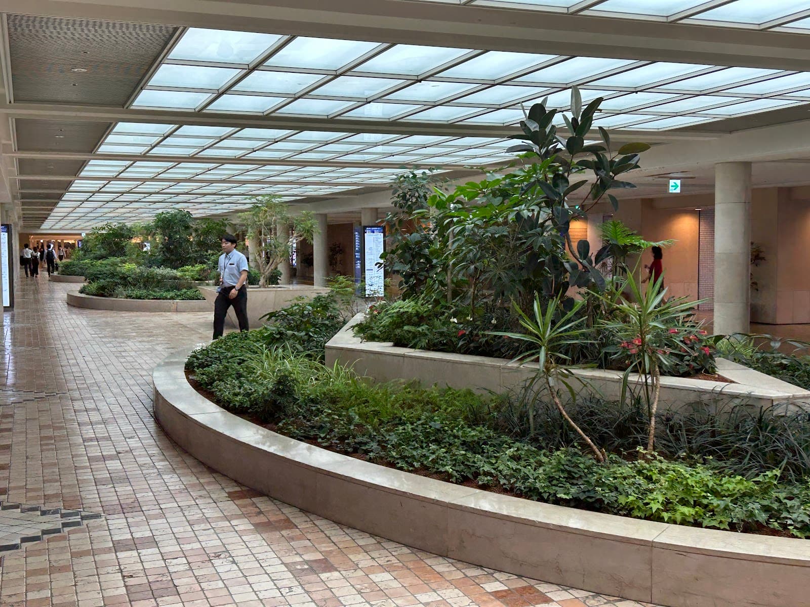 Osaka City Hall Gardens - Image 1