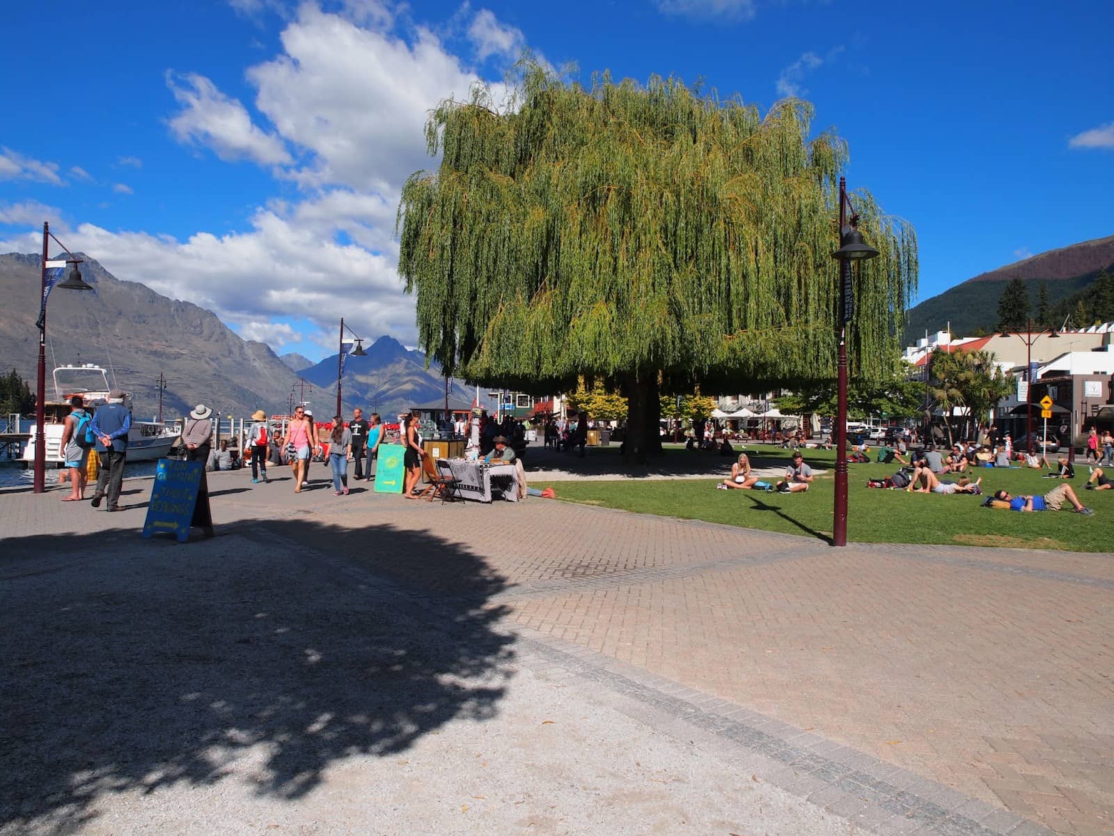 Lakeside Strolls & Picnics