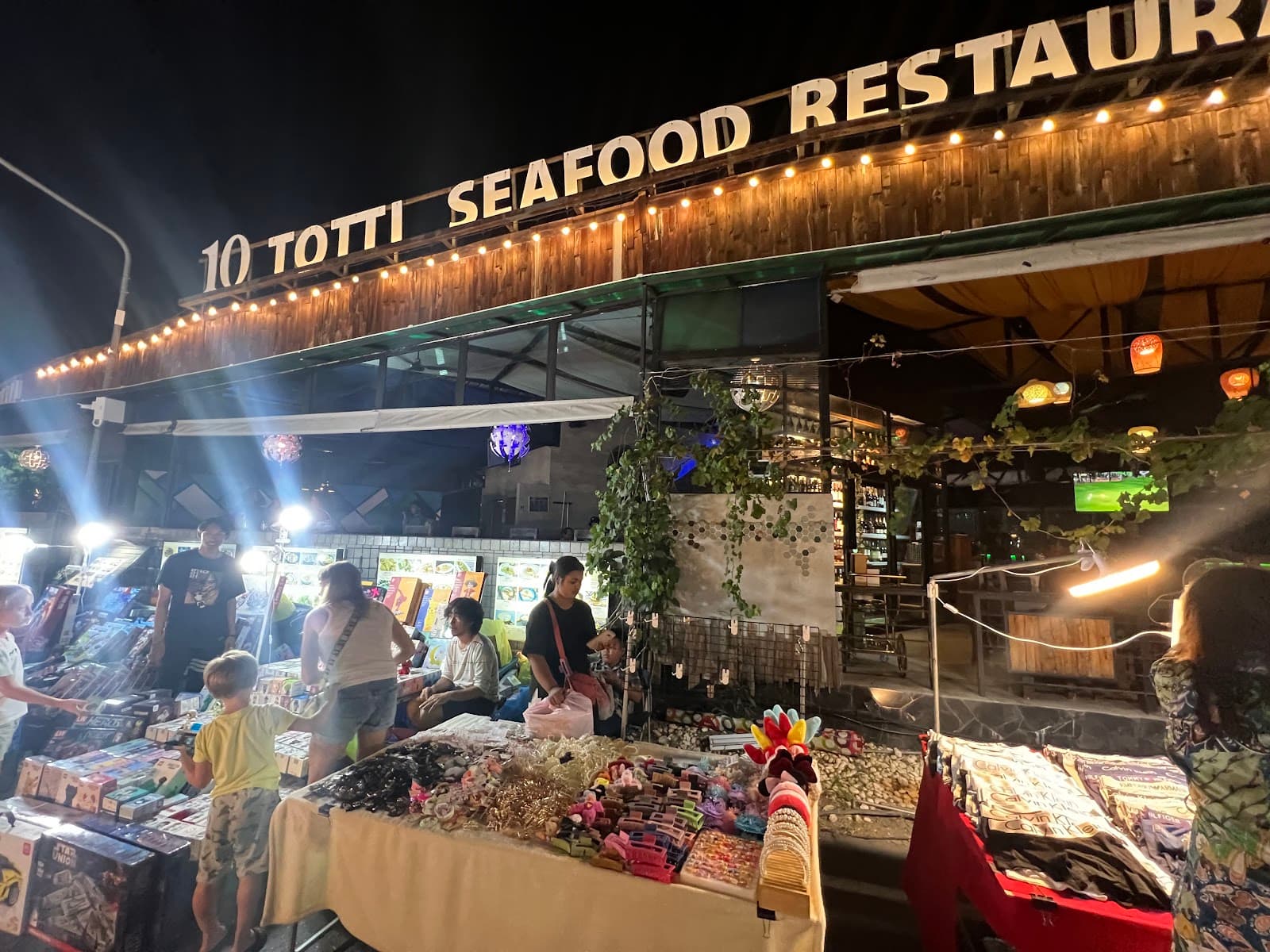 Fun Friday Avenue Market - Image 1