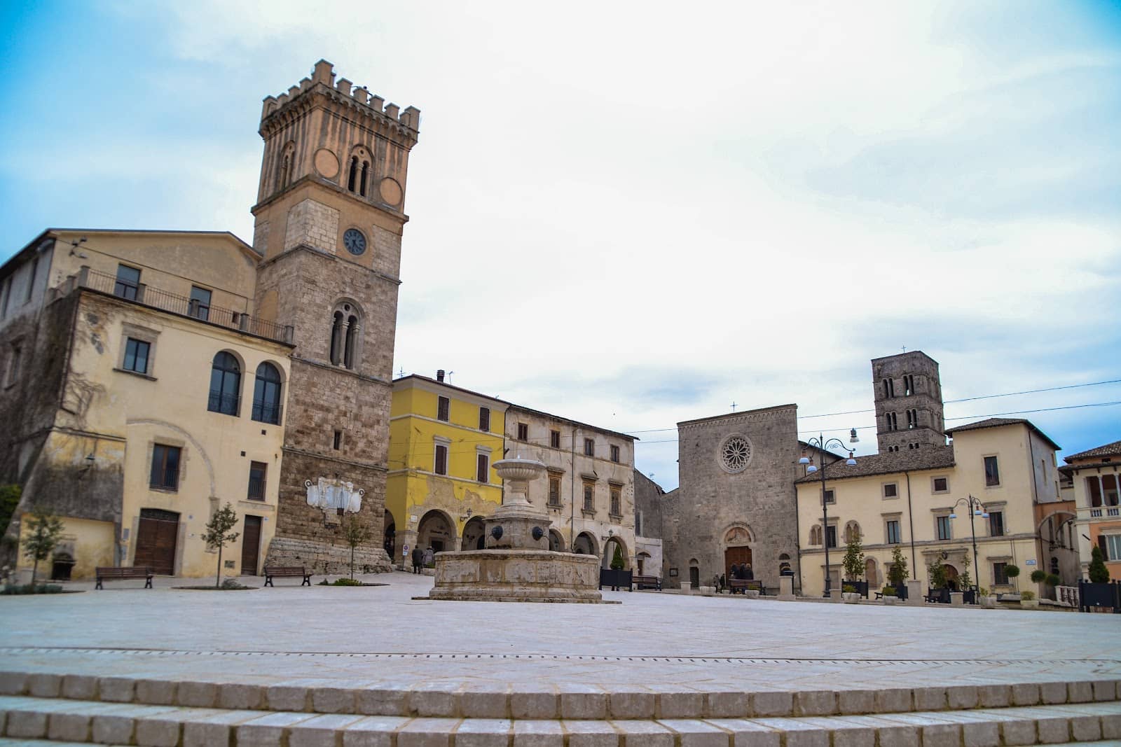 Panoramic Valley Views