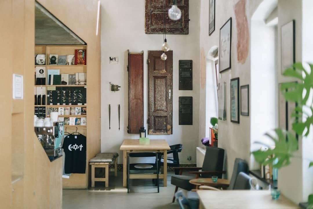 Kluger House Cafe Bergson - Image 1