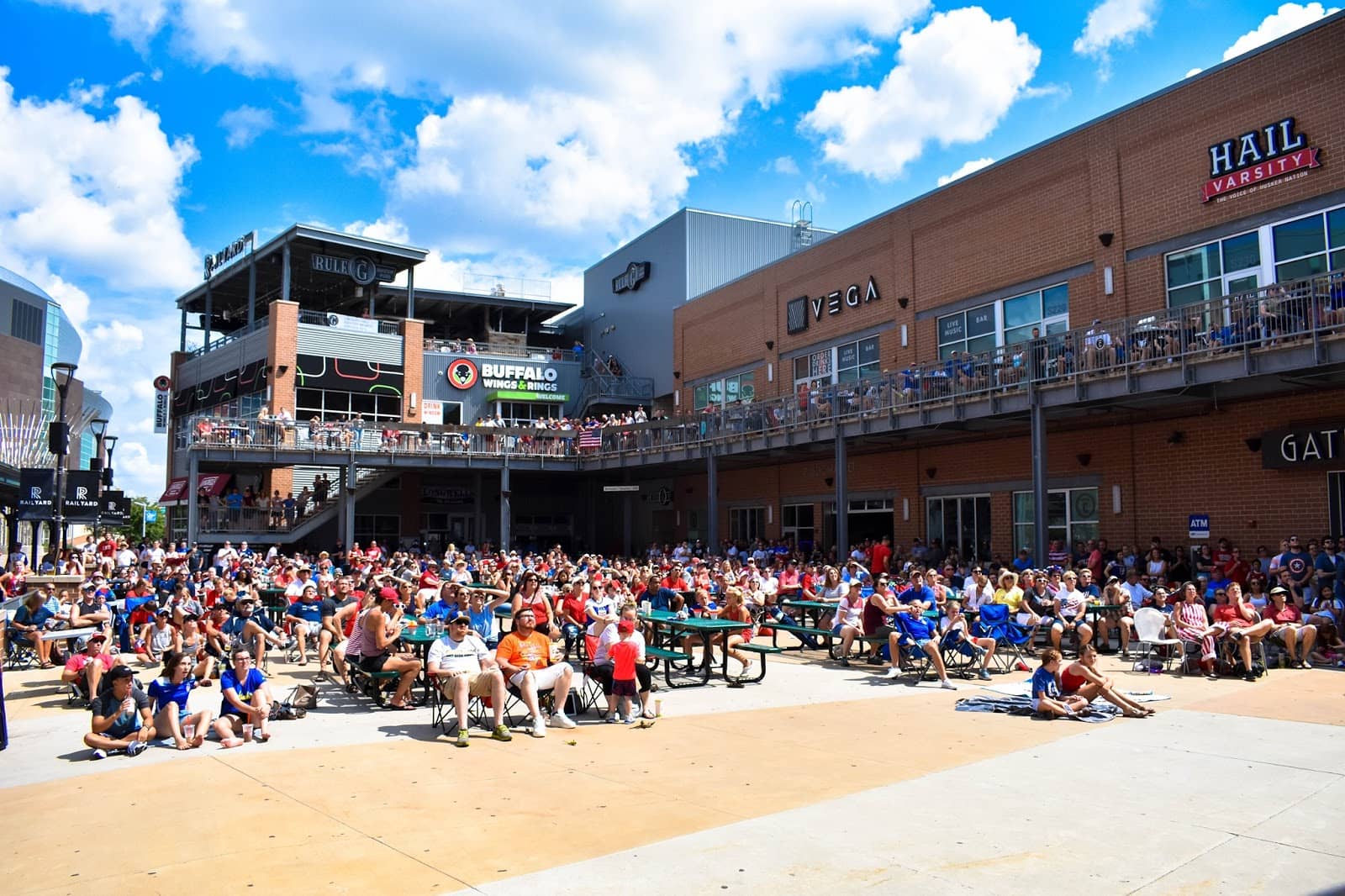 Diverse Dining & Drinks