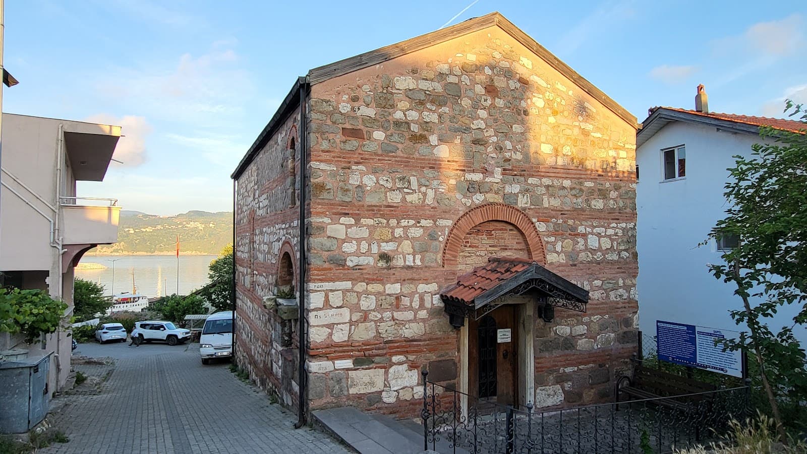 Küçük Kilise - Image 1