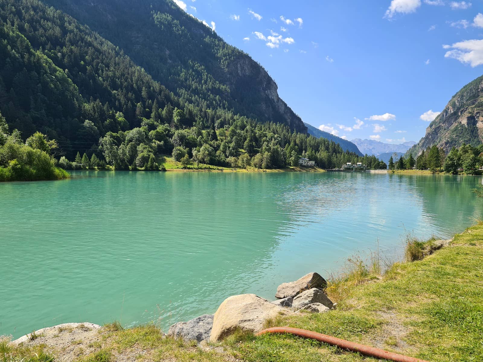 Scenic Lakeside Stroll