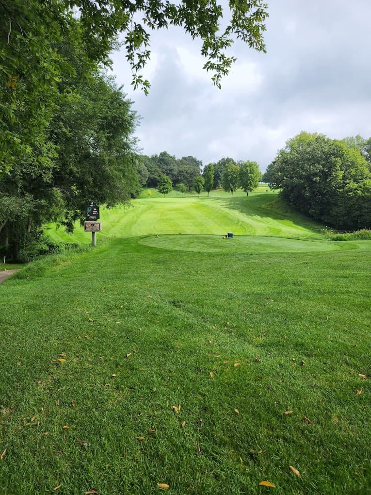 Dyersville Country Club - Image 1