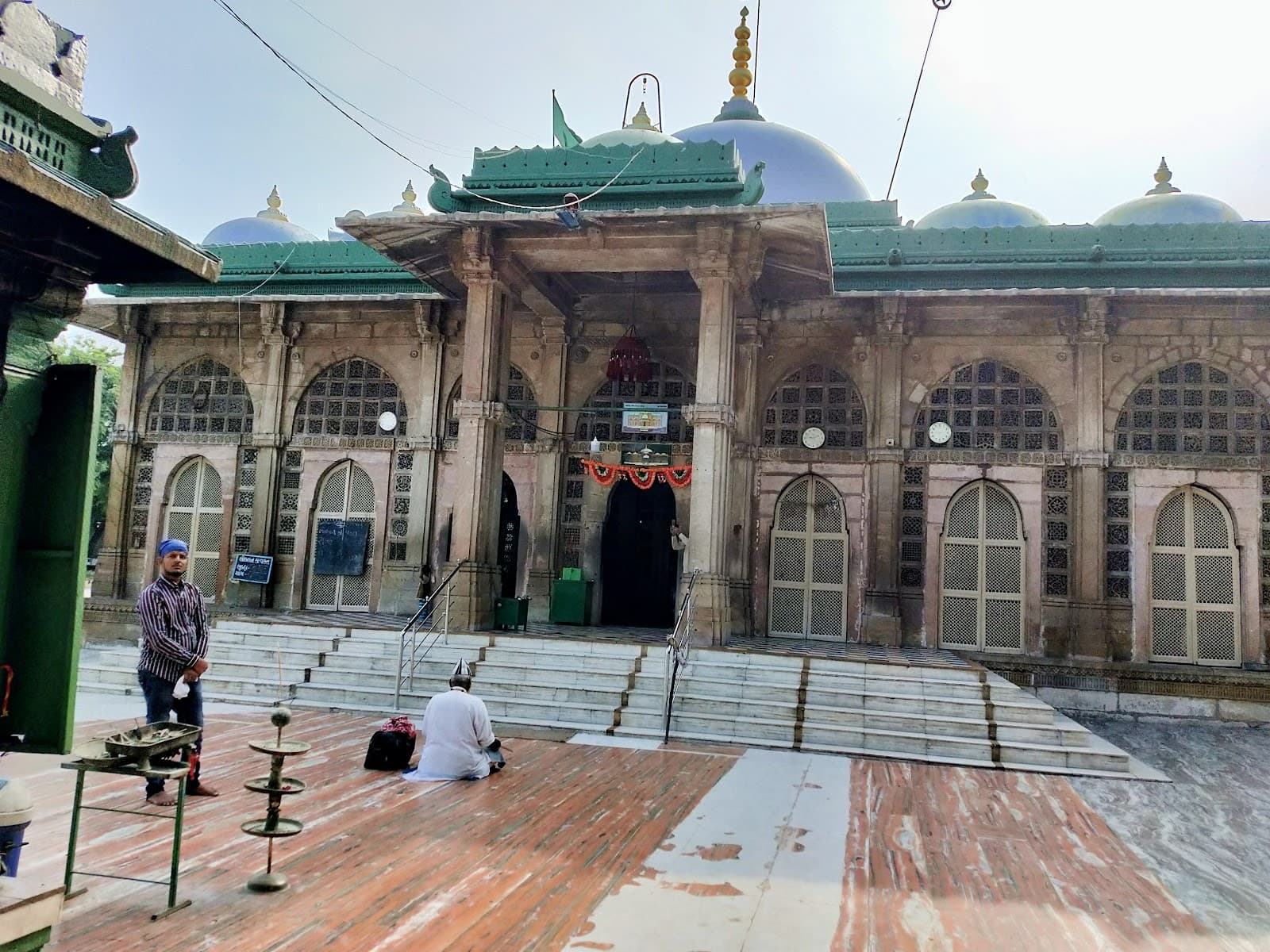 Shah-e-Alam Roza - Image 1