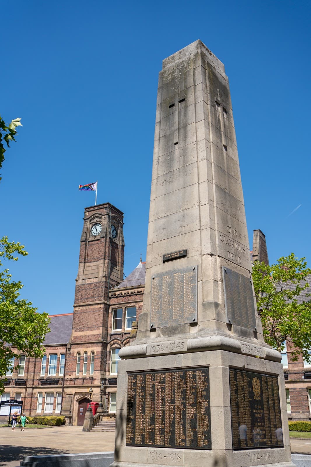 St Helens War Memorial (Victoria Square) - Image 1