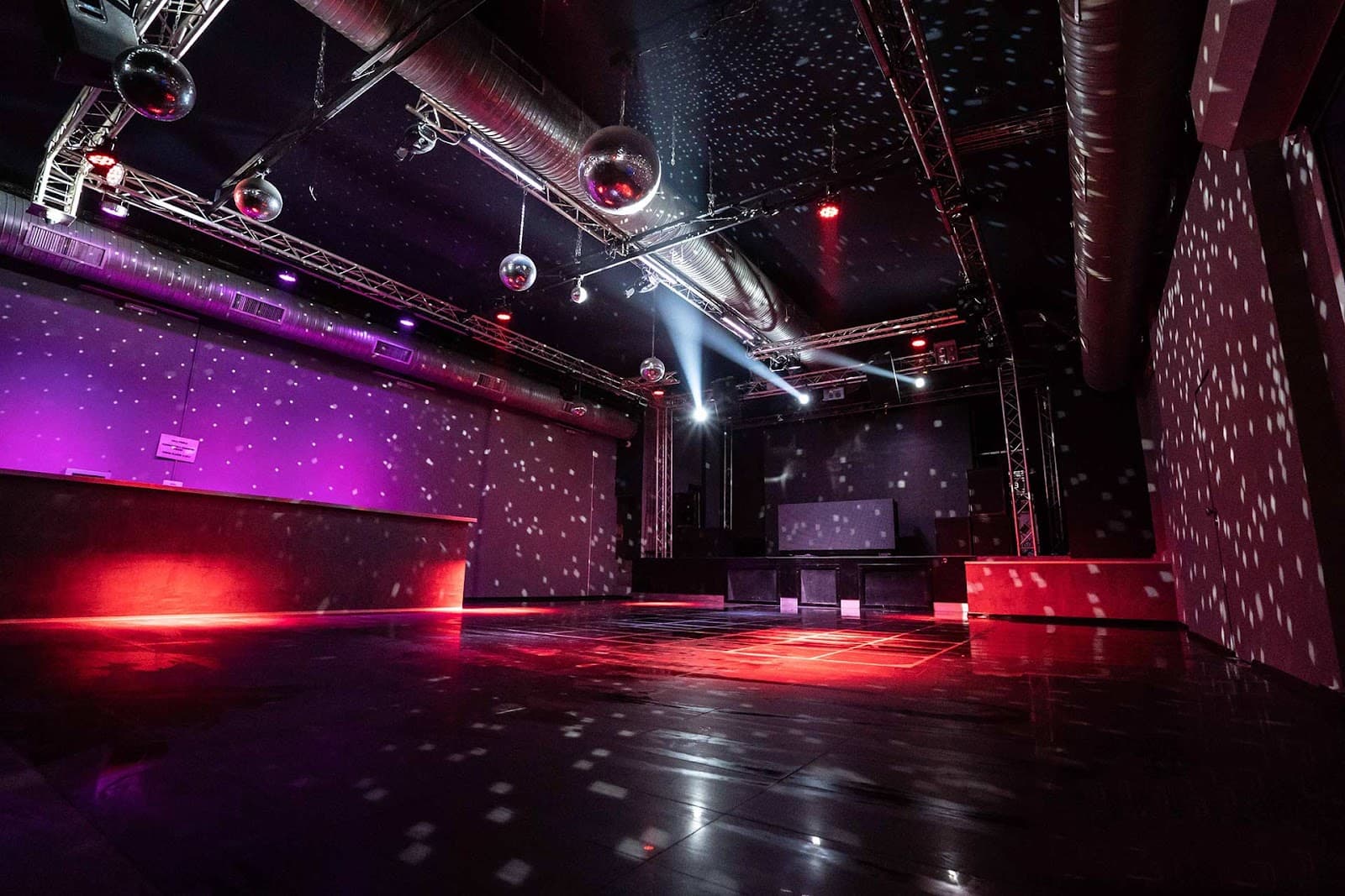 District 7 - Image 1