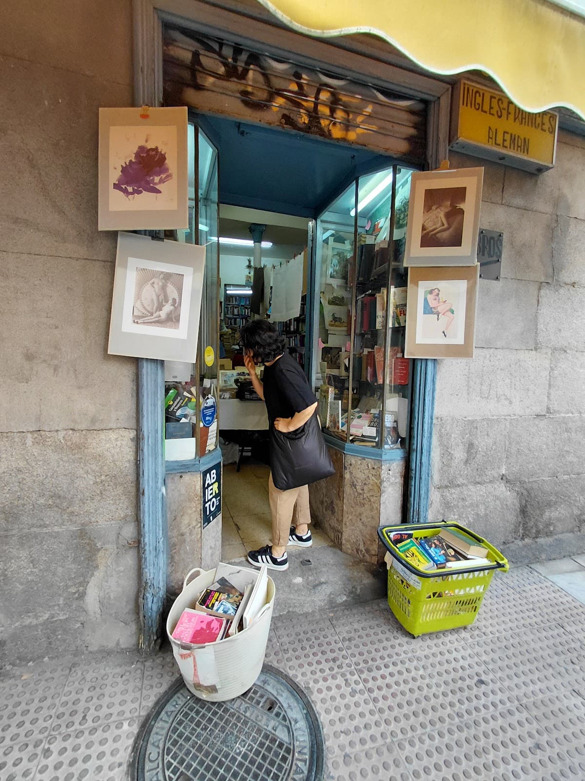 El Rastro Flea Market Madrid - Image 1
