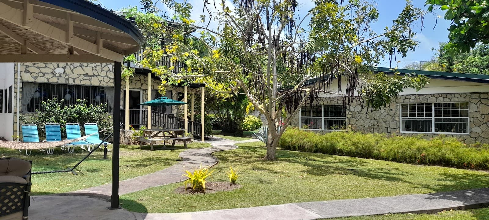 L’Anse aux Épines Peninsula - Image 1