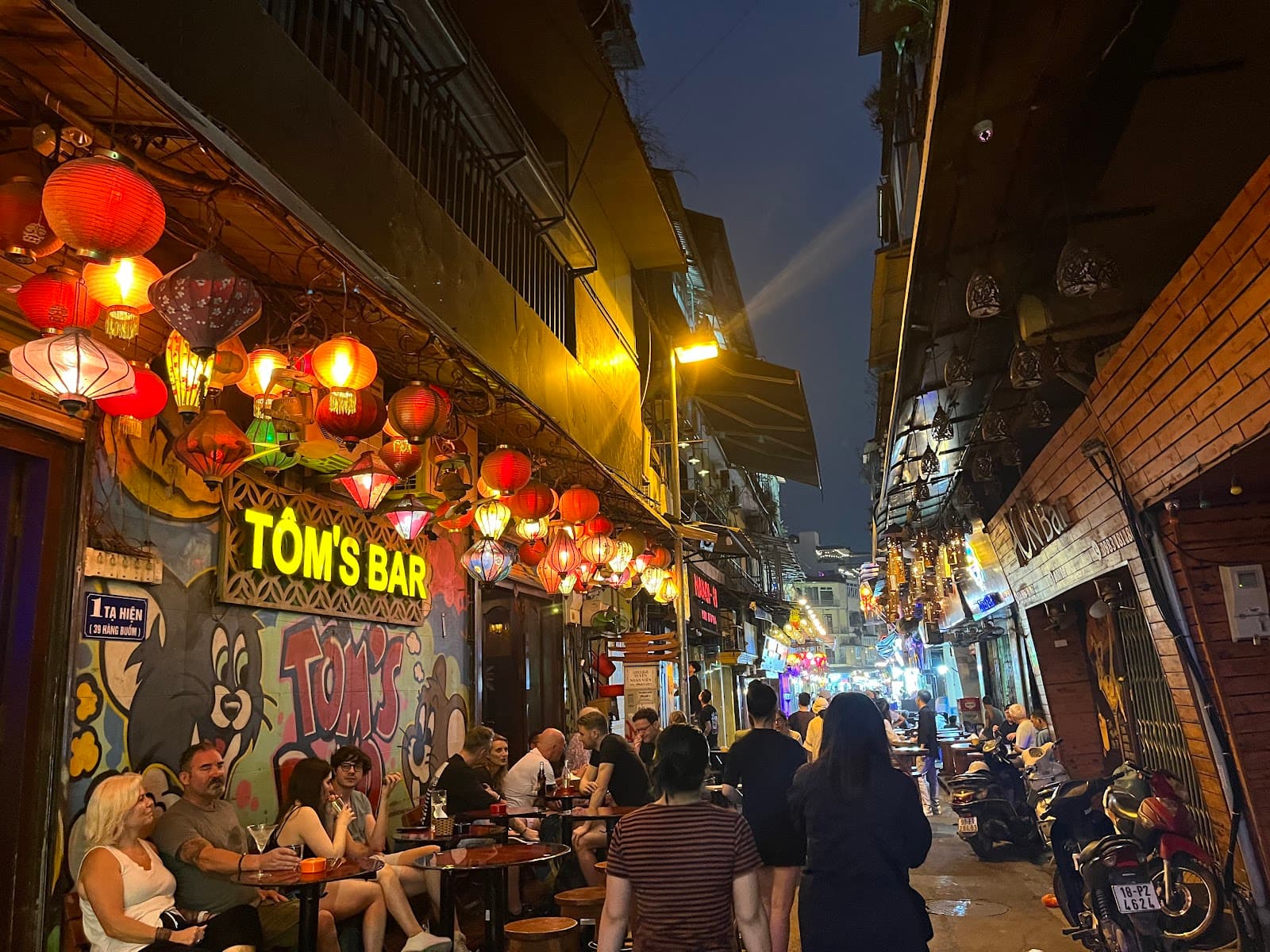 Tạ Hiện Street - Image 1