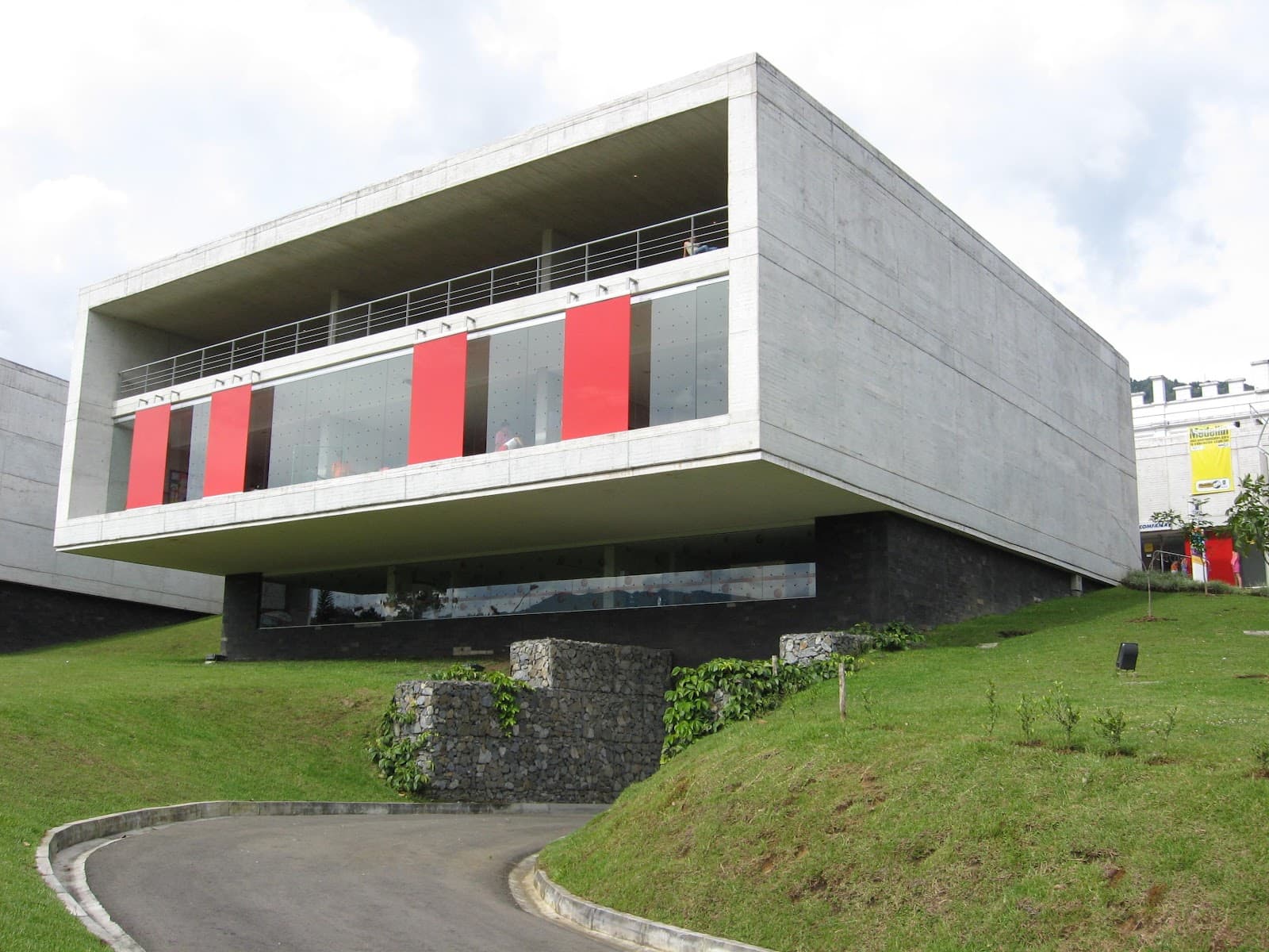 Parque Biblioteca La Ladera León de Greiff - Image 1