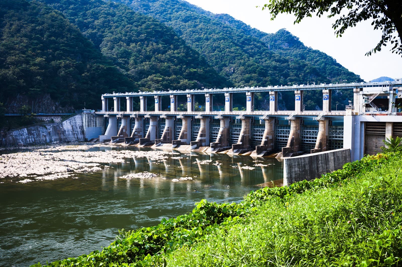 Uiam Dam - Image 1