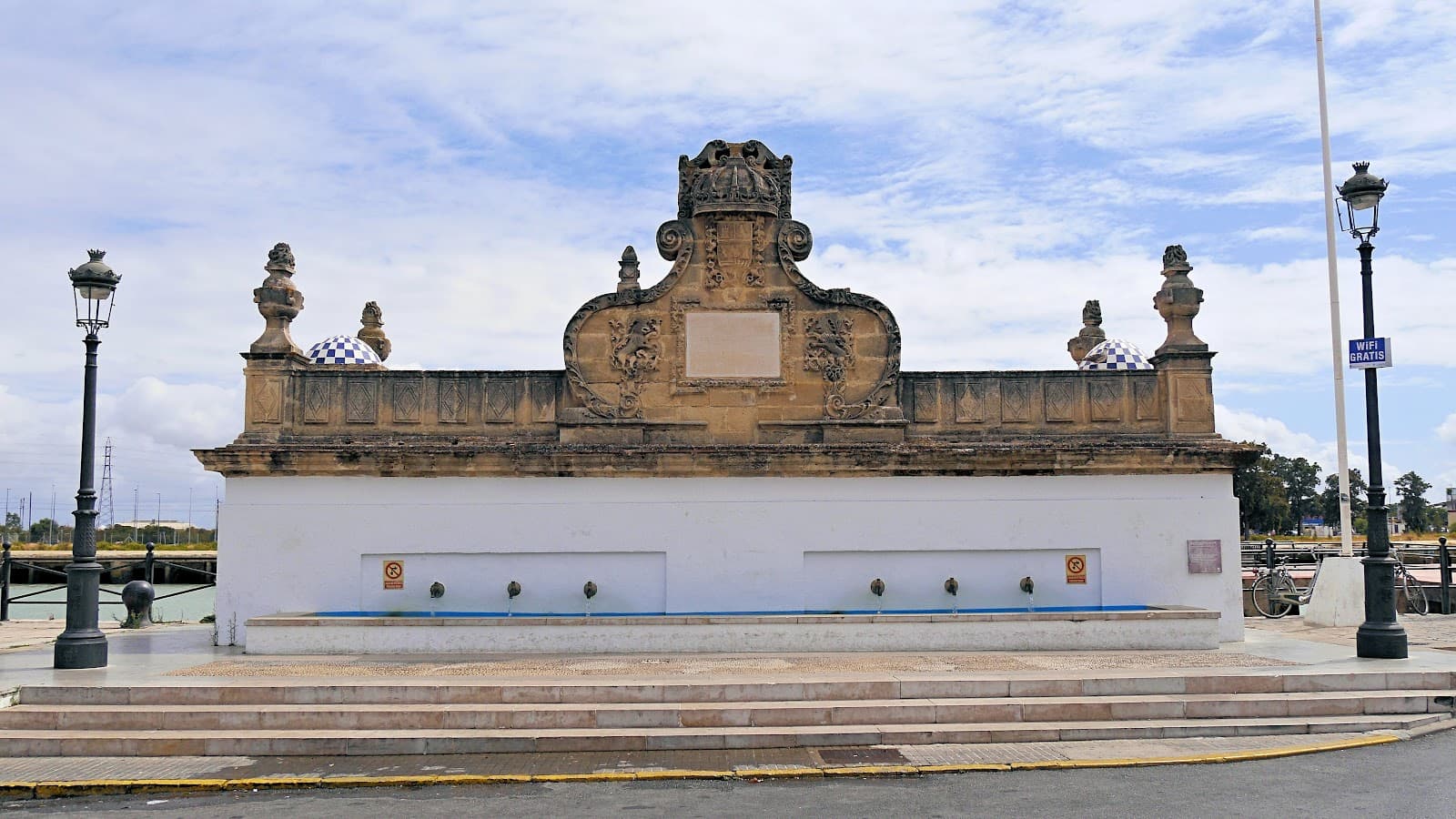 Muelle de las Galeras Reales Vaporcito - Image 1