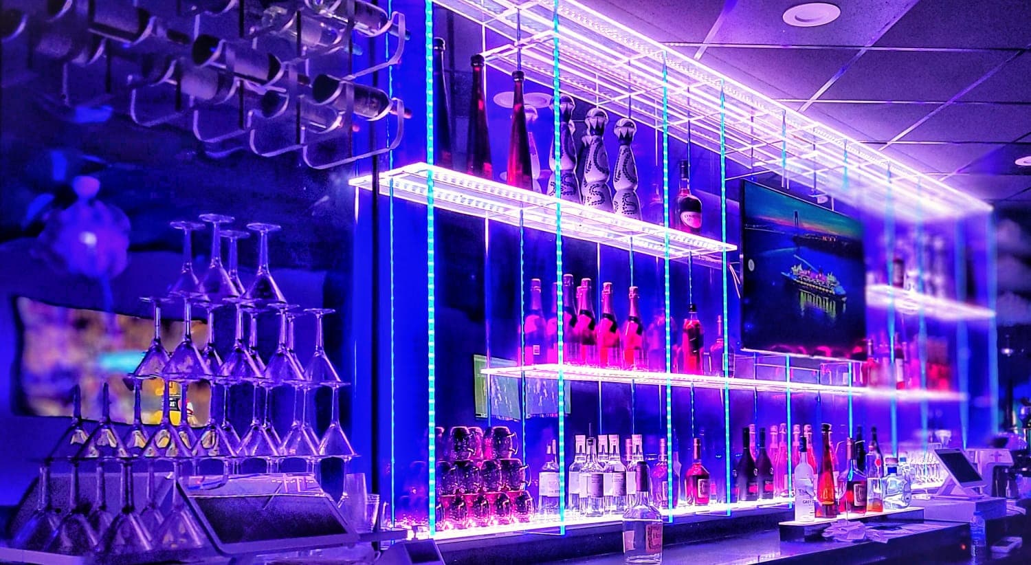 Cosmo Lounge - Image 1