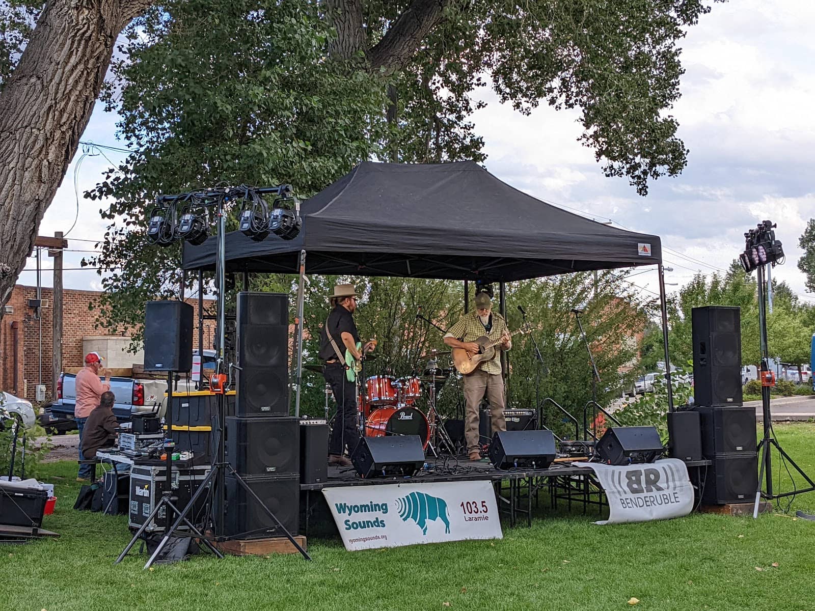 Live Music & Entertainment