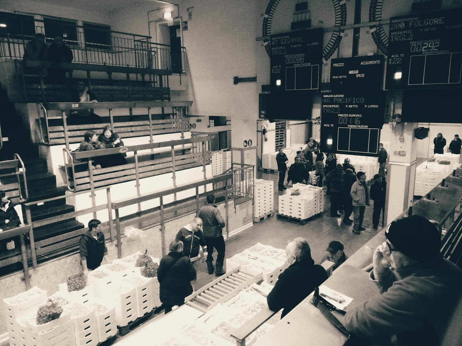 Mandracchio Fish Market - Image 1