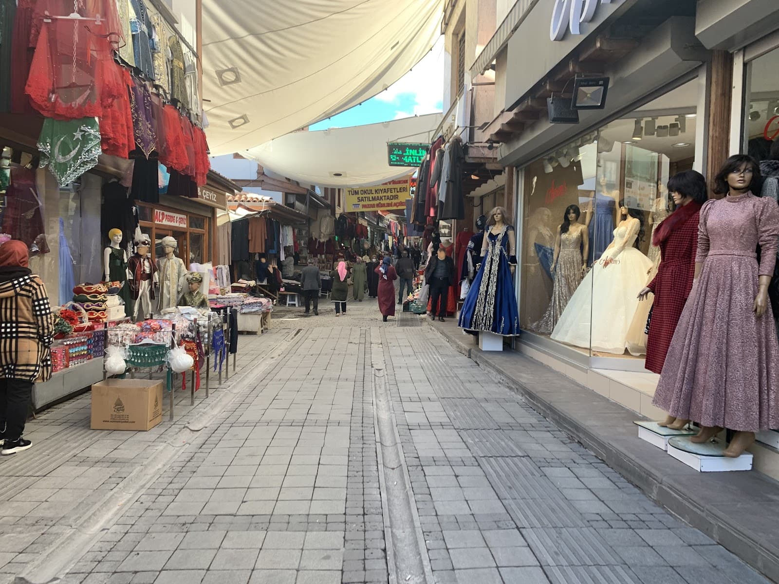 Çıkrıkçılar Yokuşu Antiques Bazaar - Image 1