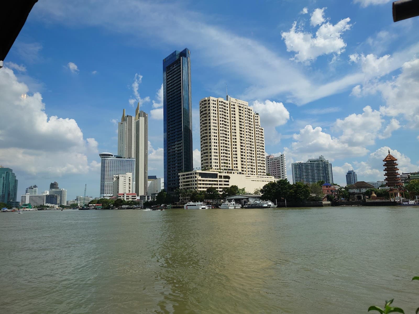 Loy La Long Hotel - Image 1