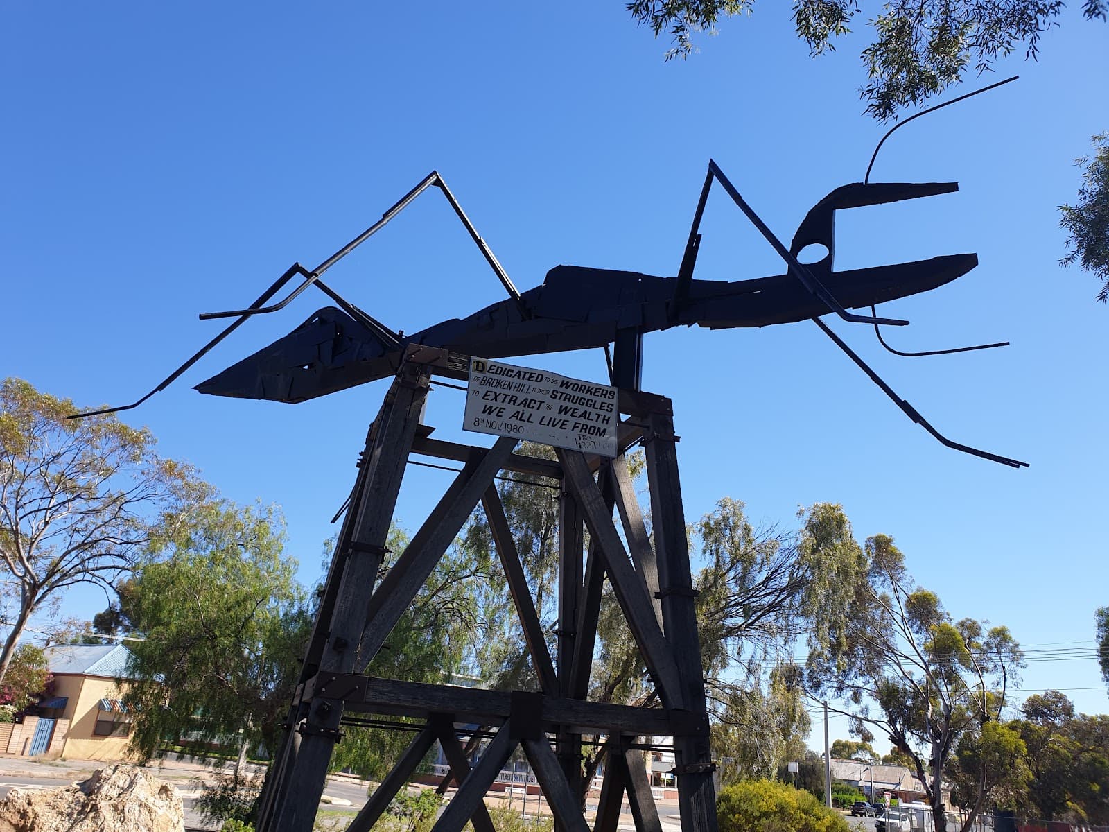 Big Ant Sculpture - Image 1