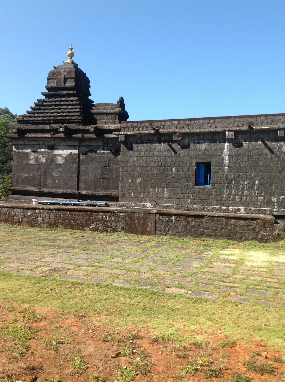 Betta Byraveshwara Temple (Pandavar Gudda) - Image 1